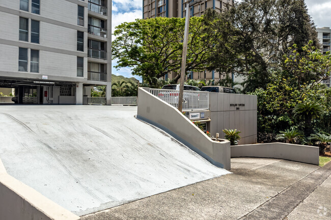 Building Photo - Nuuanu Towers