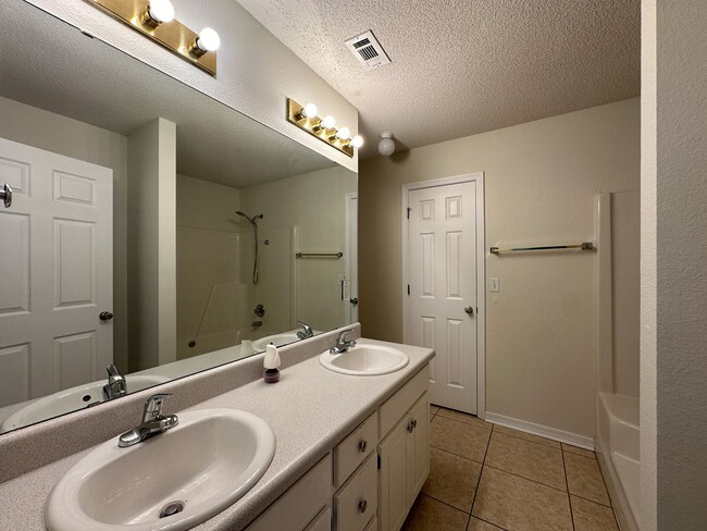 Building Photo - Updated 3 bedroom 2 bath brick home located in the Cottages at Marcus Lake!
