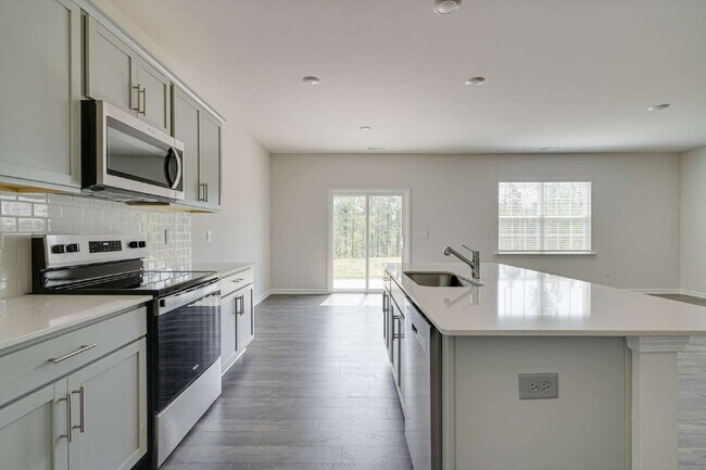 Building Photo - "Spacious 5-Bedroom Haven in Fuquay-Varina!"