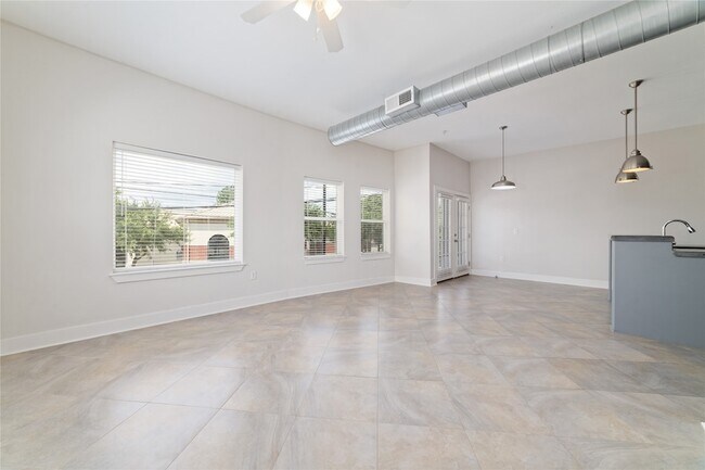 Building Photo - 1011 Studemont St
