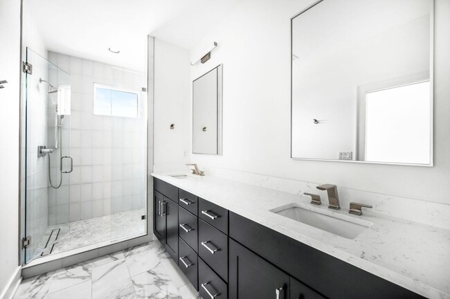 Building Photo - Stunning 3BE/3.5BA brownstone in the heart of historic Germantown!