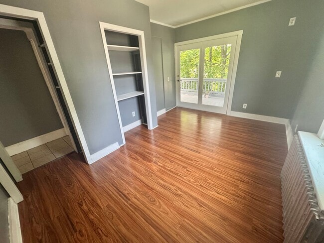 Building Photo - Stunning Renovated 6-Bedroom Home Near Dow...