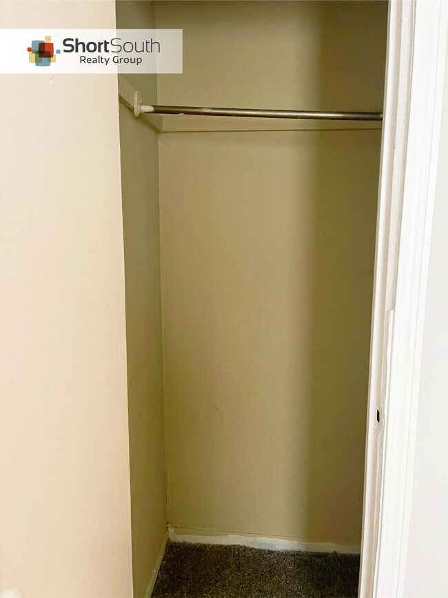 Building Photo - 513 S Fairview Ave