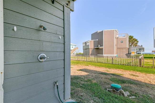 Building Photo - 17615 Termini-San Luis Pass Rd