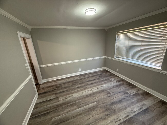 Building Photo - Charming 4 Bedroom Cottage - Recently Updated!