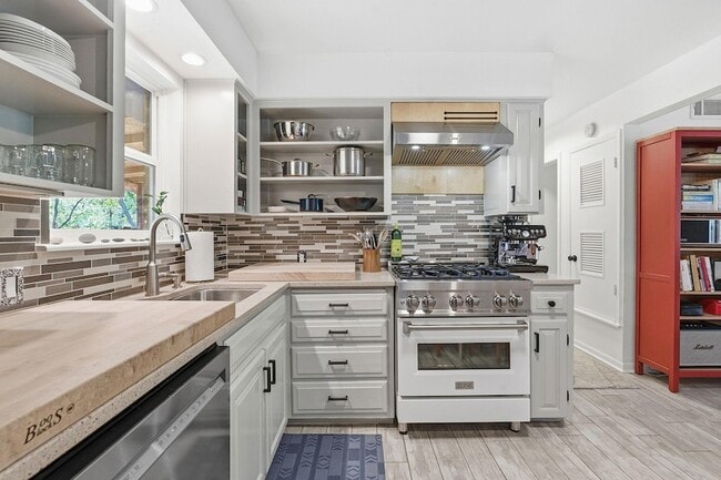 Building Photo - 8801 Redfield Ln