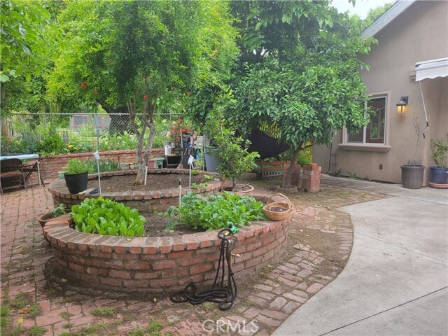 Building Photo - 539 S Michillinda Ave