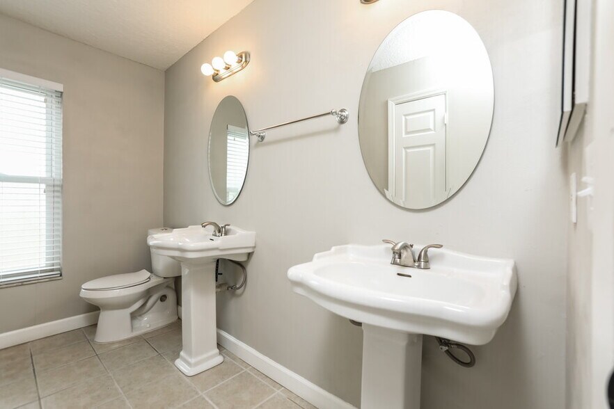 Building Photo - 1009 Black Willow Dr