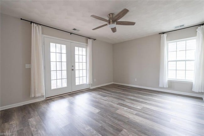 Building Photo - 5616 Memorial Dr