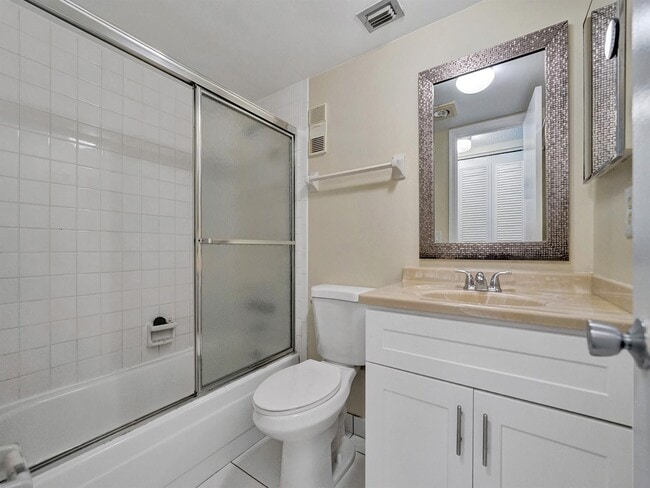 Building Photo - 9420 Poinciana Plz