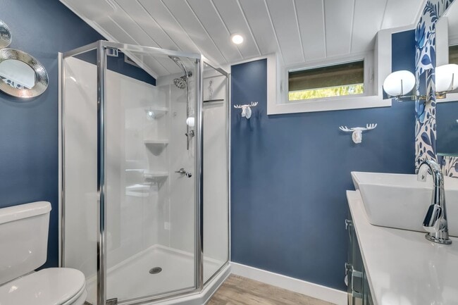 Building Photo - Private ADU available in Burien (garages n...