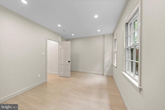 Building Photo - 1525 35th St NW
