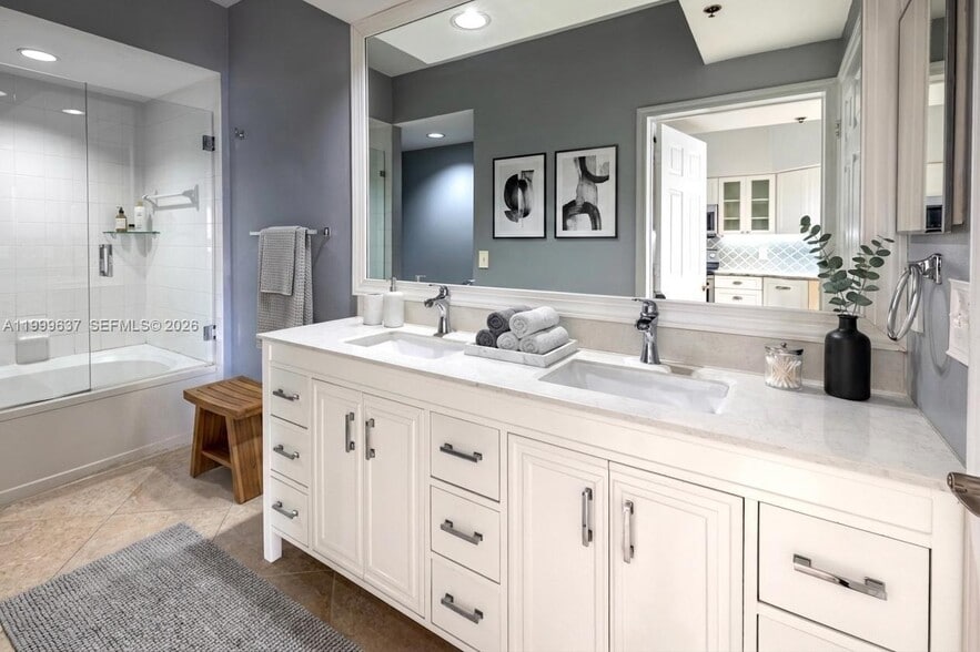 Building Photo - 3255 NE 184th St