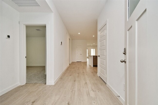 Building Photo - 30330 Reagans Rnch Dr