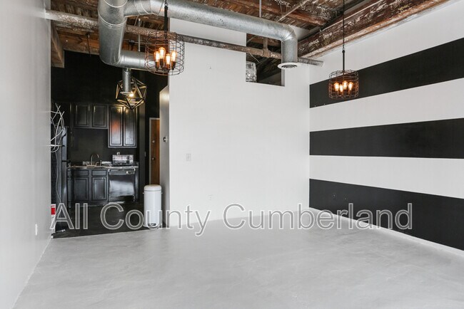 Building Photo - 326 Nelson St SW