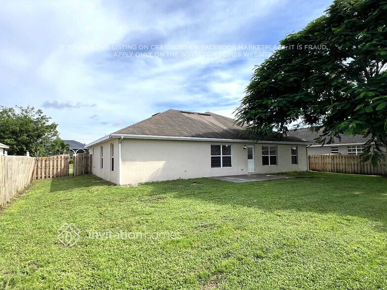 Building Photo - 1080 SW McCoy Ave