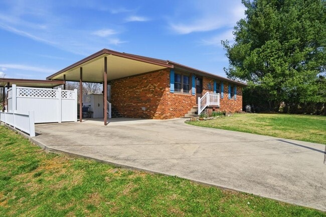 Building Photo - 392 Minga Rd