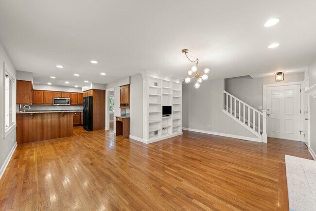 Building Photo - 10S160 Alma Ln