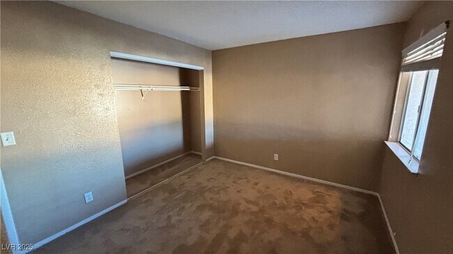 Building Photo - 5471 S Sandhill Rd