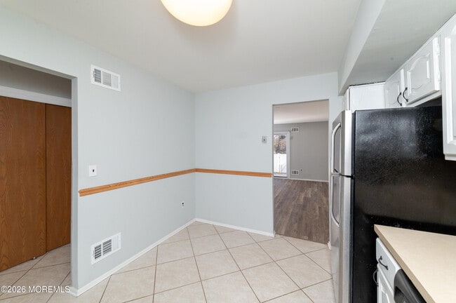 Building Photo - 30 Knoll Ct