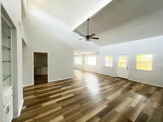 Building Photo - 994 Blue Bonnet Dr