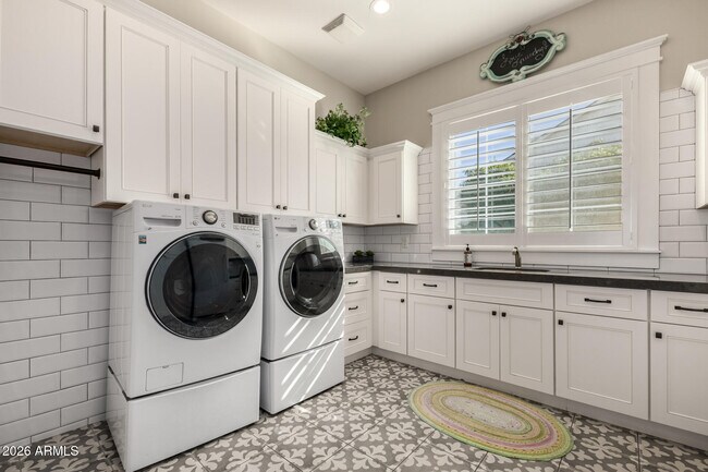 Building Photo - 2013 E Mallory St