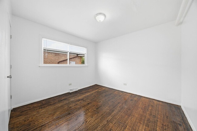 Building Photo - 16048 Halsted St