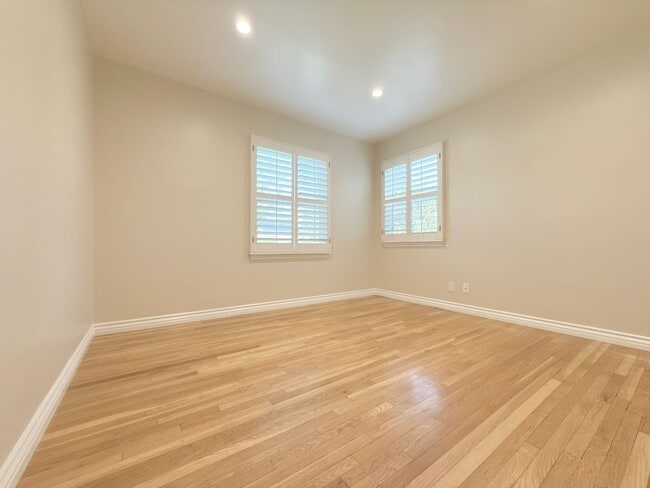 Building Photo - 16918 Schoolcraft St