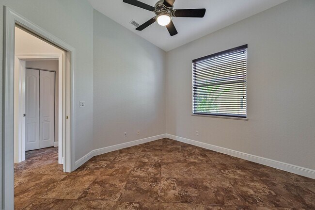 Building Photo - ** Immaculate,  3 Bed/2 Bath Lake Front Pool Home in Naples ~ Available NOW**