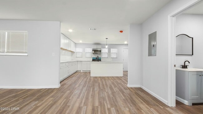 Building Photo - 607 N Star Ave