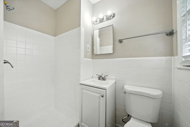 Building Photo - 2493 Miriam Ln