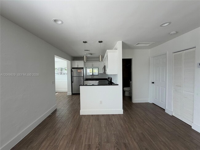 Building Photo - 107 W Pembroke Rd