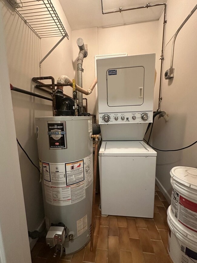 Building Photo - 308 2nd St