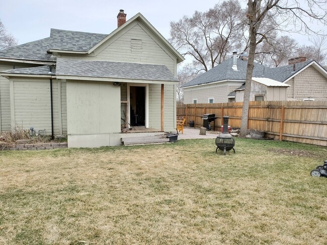 Building Photo - 2010 1st St