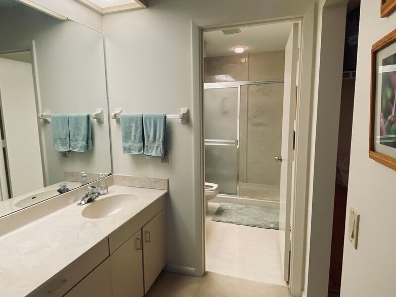 Building Photo - 4727 Winslow Beacon