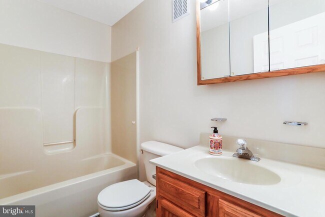 Building Photo - 145 Hailey Ln