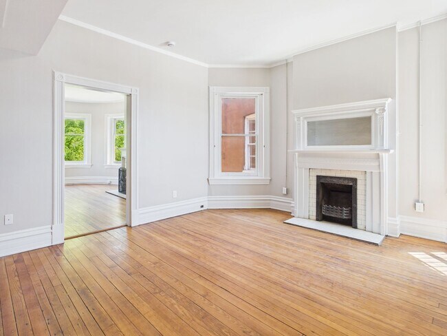 Building Photo - 7 E Franklin St