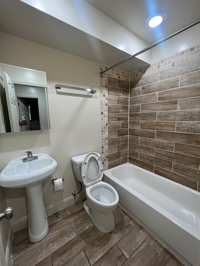 Building Photo - 1620 Constitution Ave NE