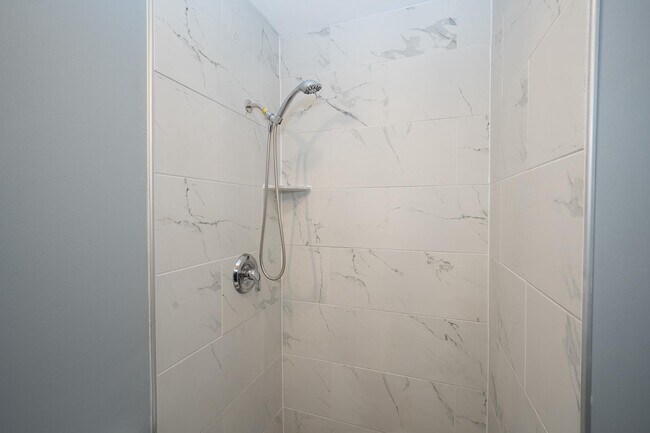 Building Photo - 732 Buck Ln