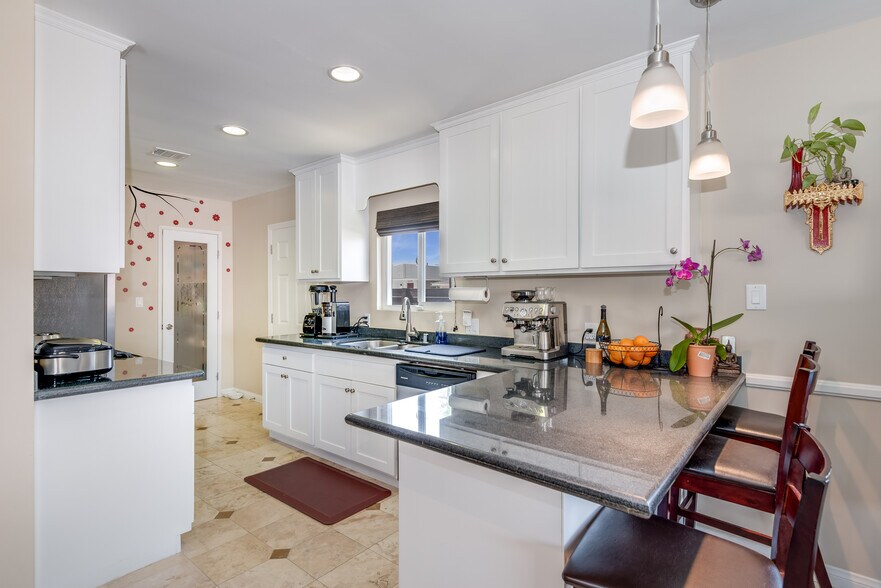 Building Photo - 4098 West 137th Street