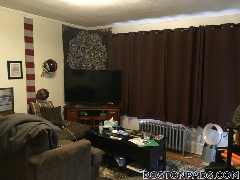 Building Photo - 349 Pleasant St