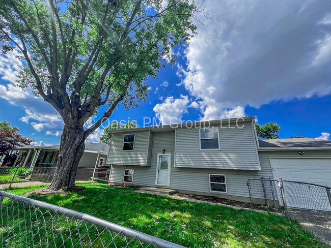 Building Photo - 912 Tellega Ave