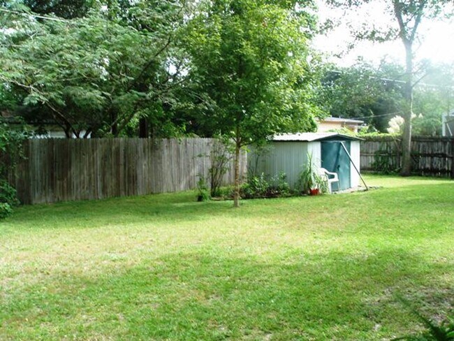 Building Photo - Three Bedroom 1.5 Bath Home in Great Location in NW Orman Leigh Estates