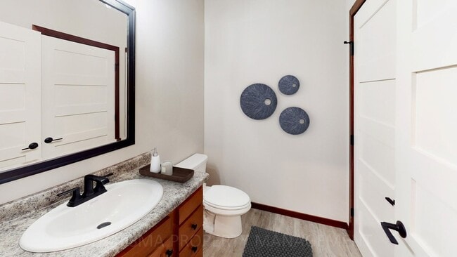 Building Photo - 3 BD, 2.5 BA TOWNHOME, DOUBLE ATTACHED GAR...