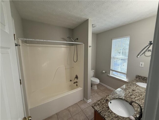 Building Photo - 27 Montgomery St SE