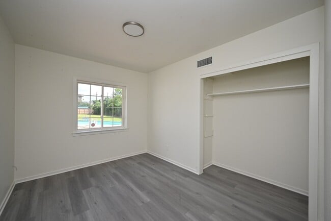 Building Photo - 14420 Westway Ln