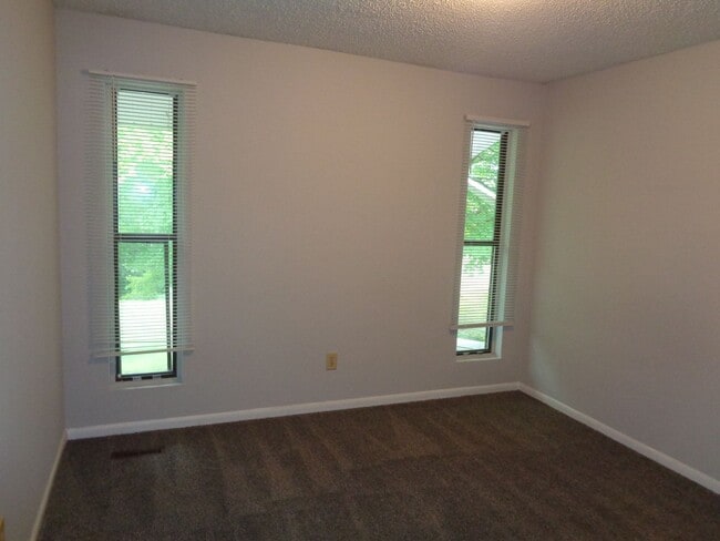 Building Photo - Heather Hills-Townhouse For Rent