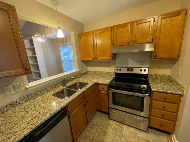 Building Photo - Charming 3 Bedroom House in Chapel Hill!