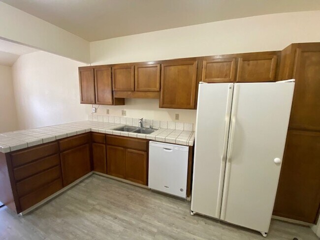 Building Photo - 63 Glen Lake Dr