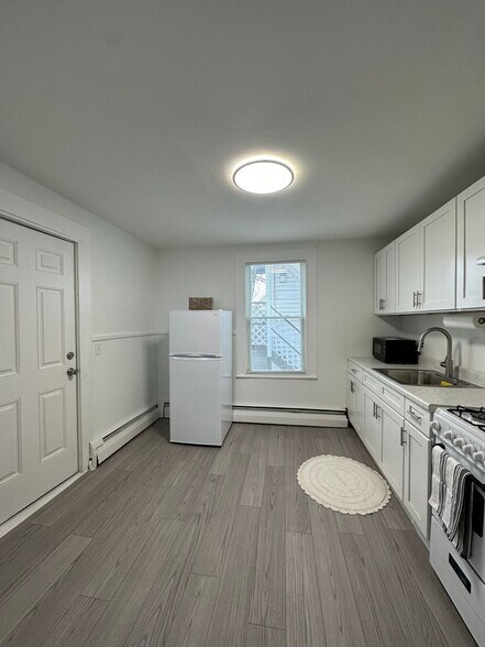 Building Photo - 176 Pearl St